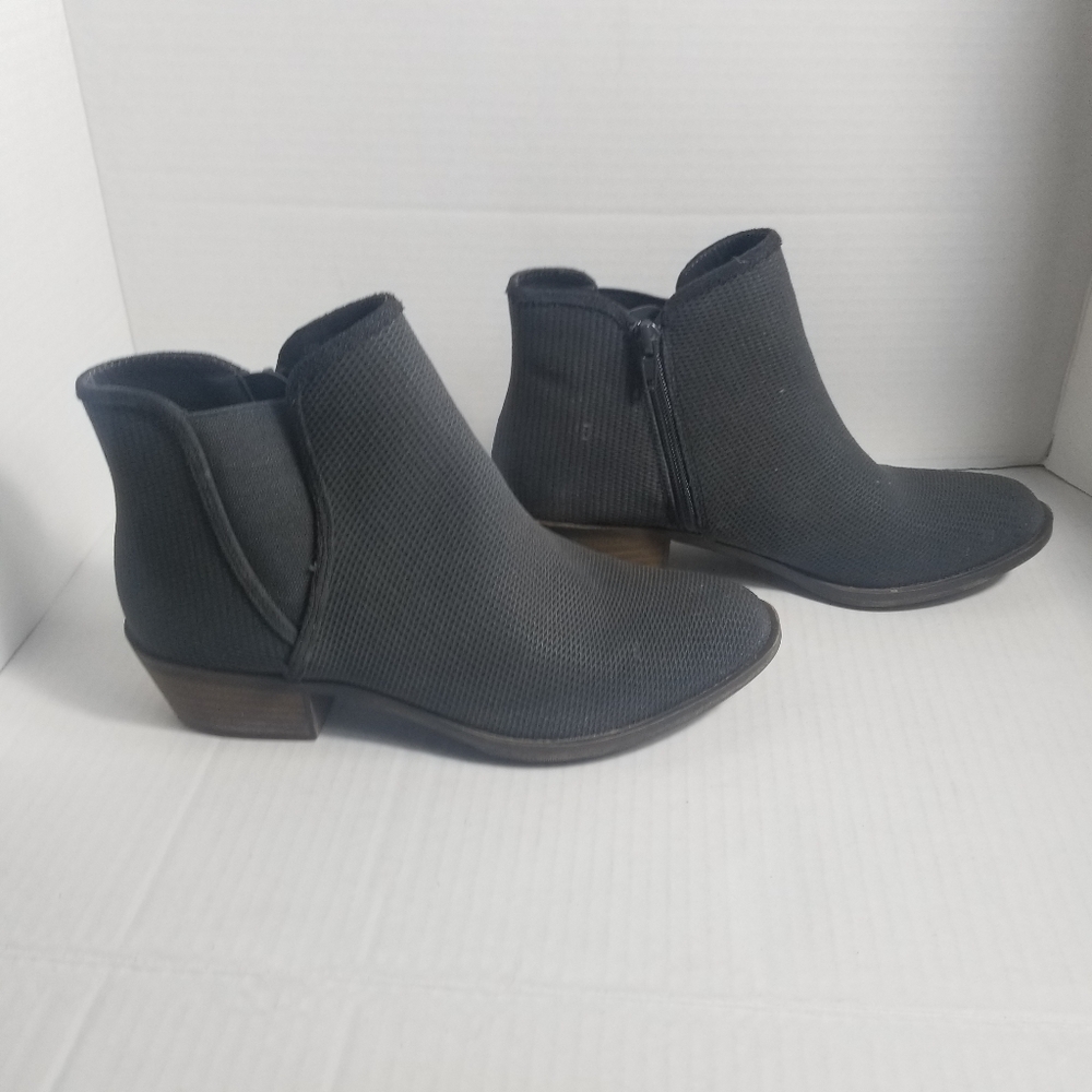 KENSIE GRAY HEELED ANKLE BOOT SIZE 7.5